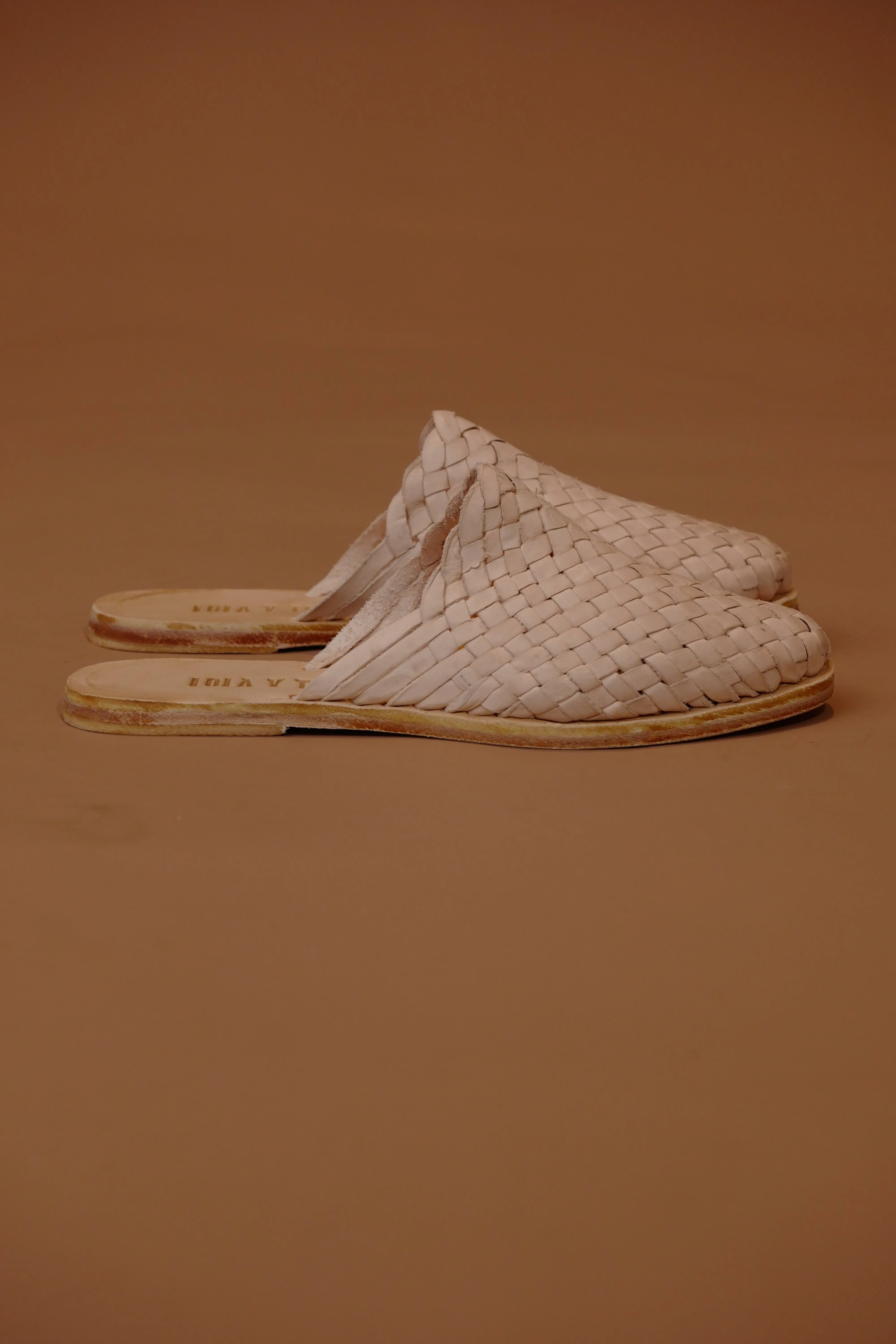 HAND WOVEN LEATHER SLIDES // CREAM