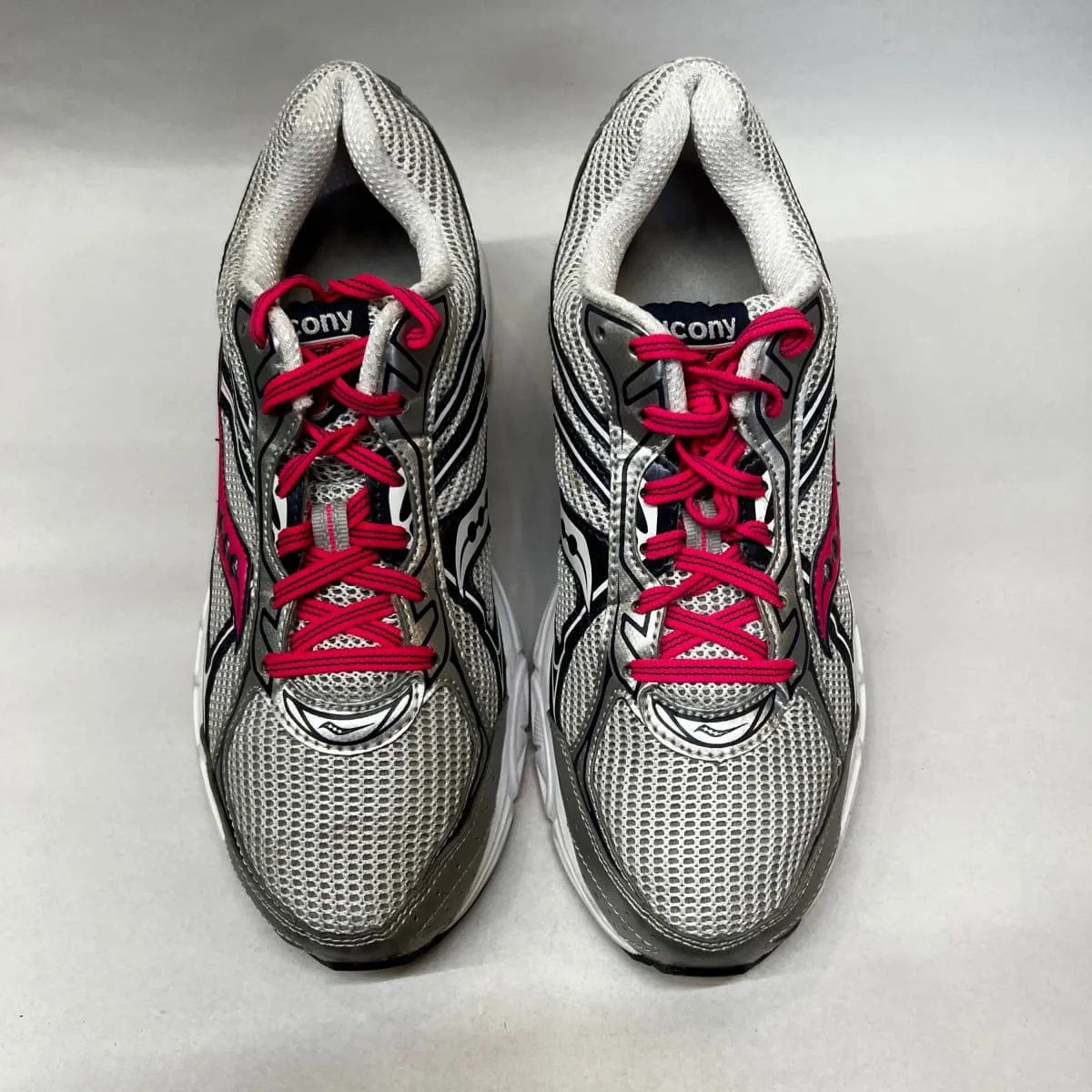 Women's Saucony Cohesion 7 Running Shoe Silver/Pink 9.5 Wide - Preowned