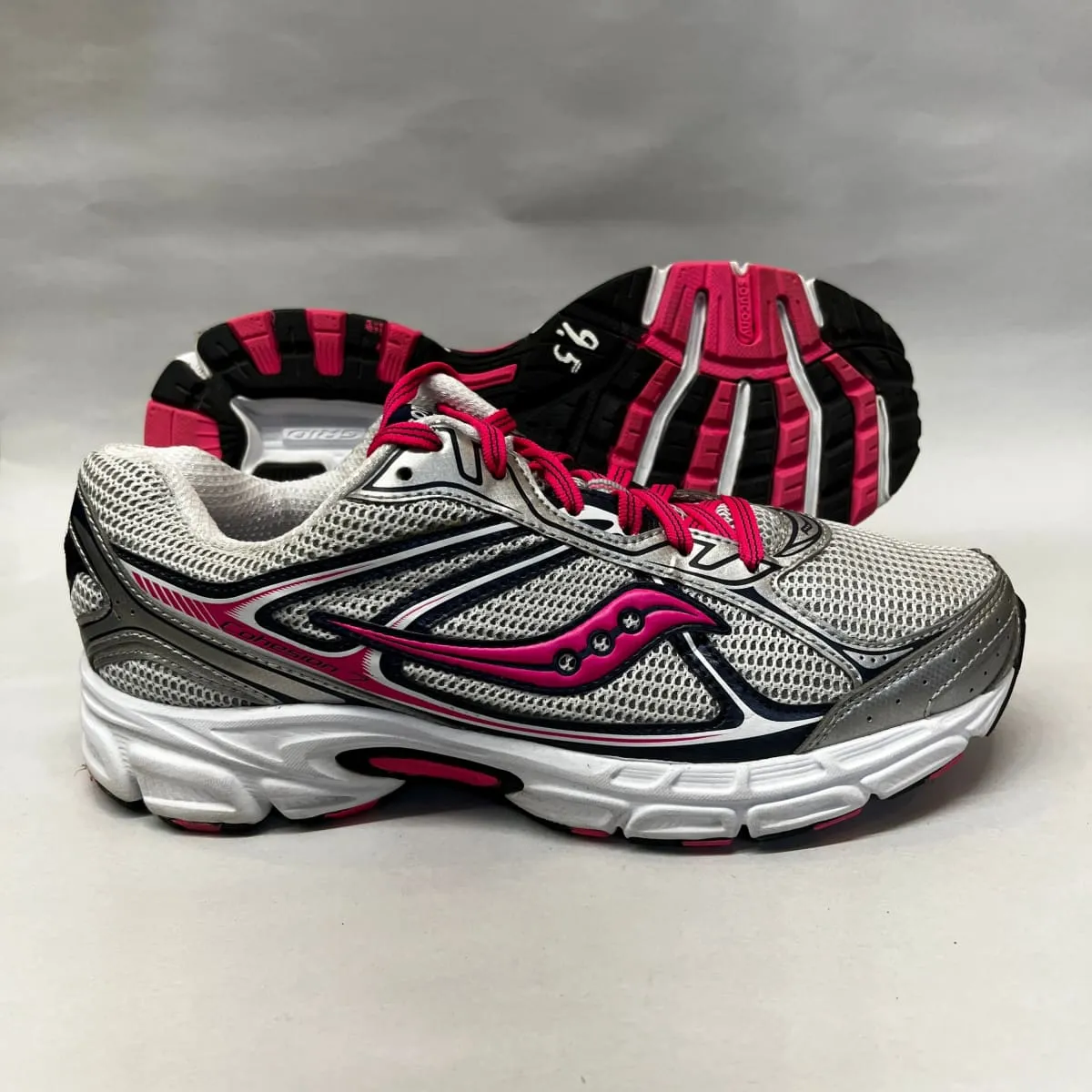 Women's Saucony Cohesion 7 Running Shoe Silver/Pink 9.5 Wide - Preowned